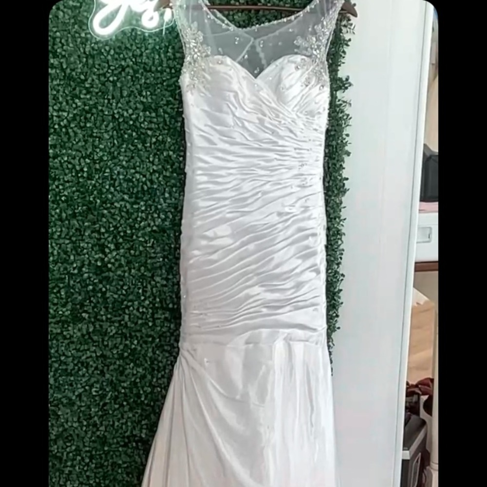 Elegant Sleveless White Mermaid Wedding Dress